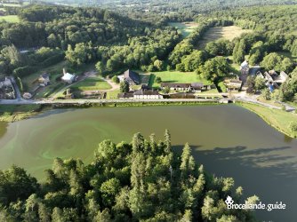 Vue aérienne de l'étang des Forges de Paimpont